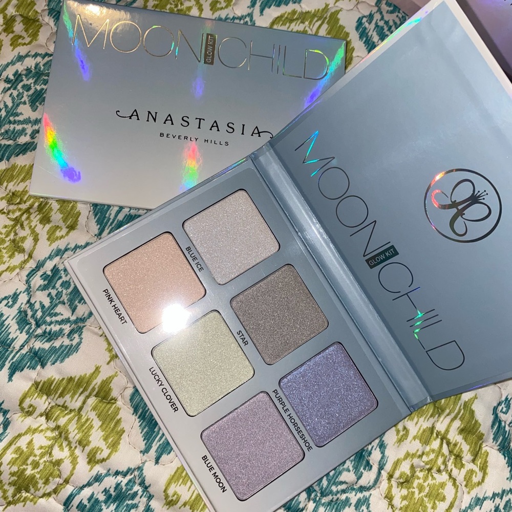 SOLD* Anastasia Beverly Hills Moonchild Glow Kit NIB⭐️